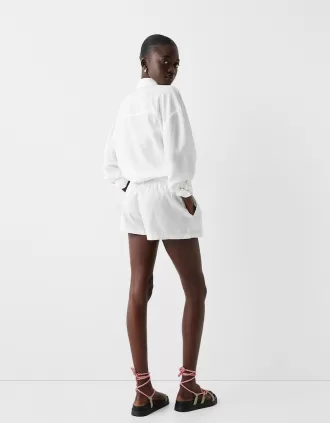 Shorts con dettaglio elastico in vita