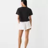Shorts con dettaglio elastico in vita