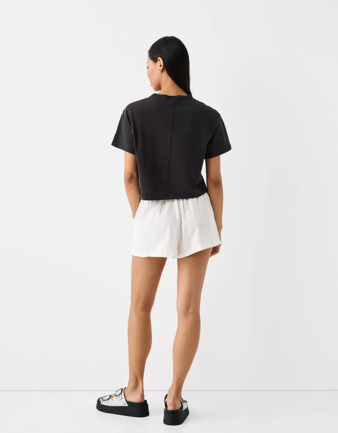 Shorts con dettaglio elastico in vita