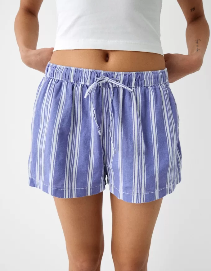 Shorts con dettaglio elastico in vita
