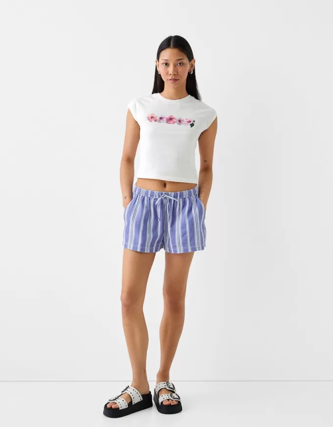 Shorts con dettaglio elastico in vita