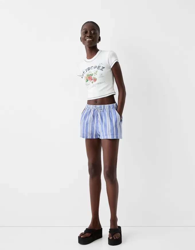 Shorts con dettaglio elastico in vita