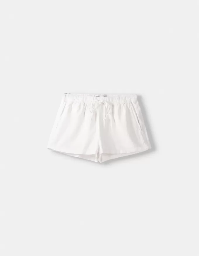 Shorts con dettaglio elastico in vita