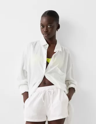 Shorts con dettaglio elastico in vita