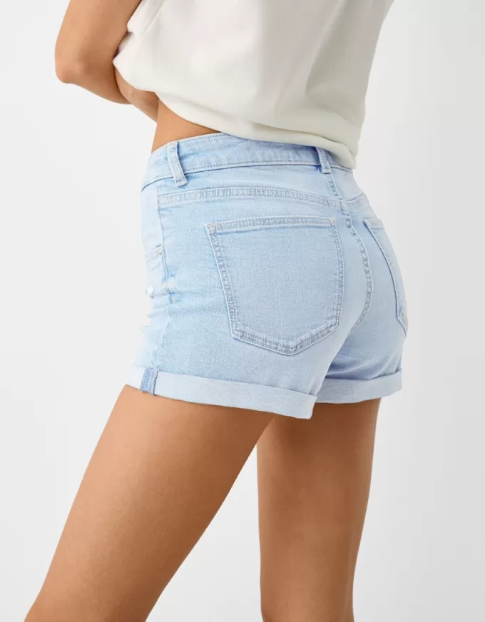 Shorts in denim arrotolati