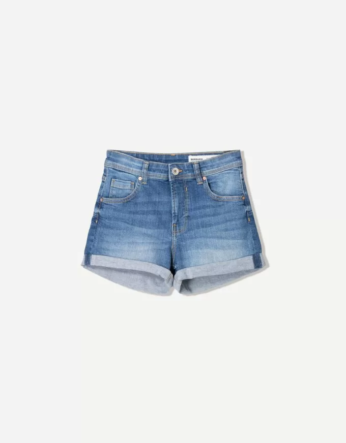 Shorts in denim arrotolati