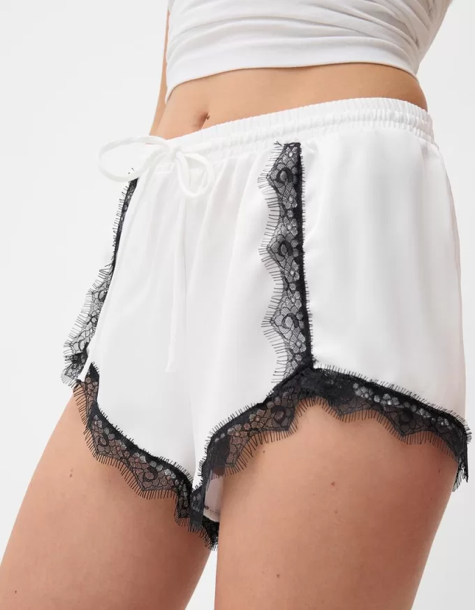 Shorts in pizzo di raso