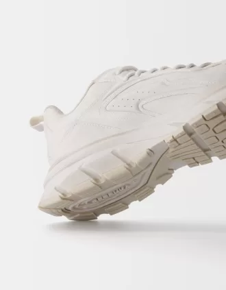 Sneaker con suola spessa