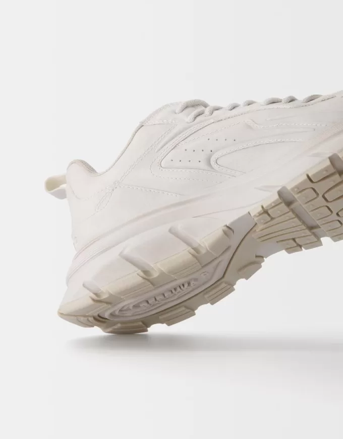 Sneaker con suola spessa