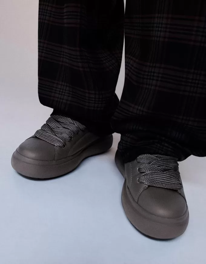 Sneaker con suola spessa