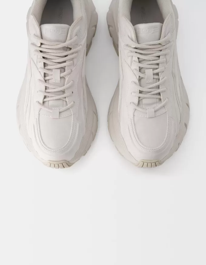 Sneaker con suola spessa