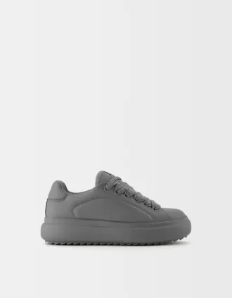 Sneaker con suola spessa