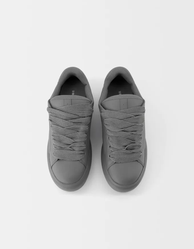 Sneaker con suola spessa