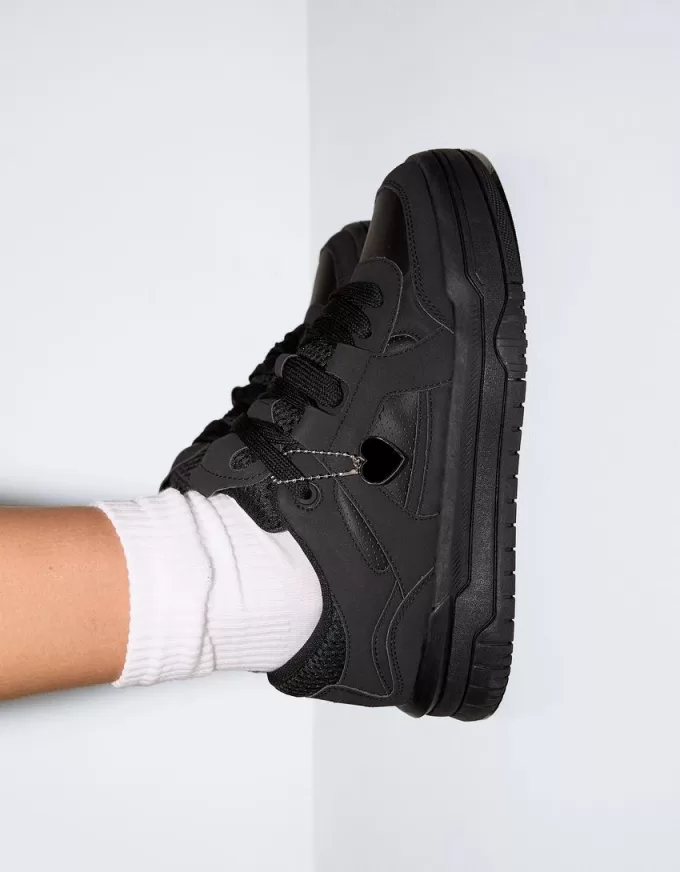 Sneaker skater con dettaglio portachiavi