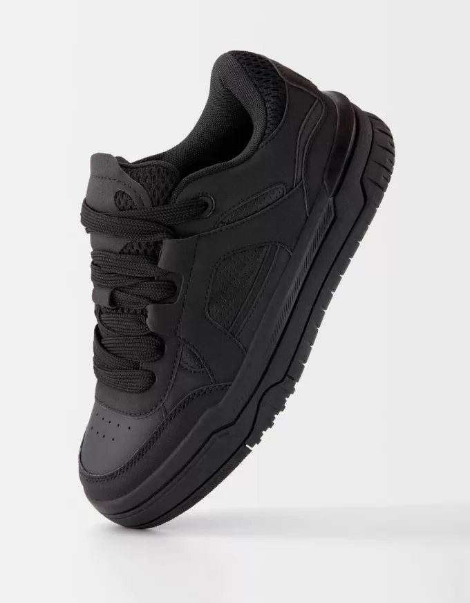 Sneaker skater con dettaglio portachiavi