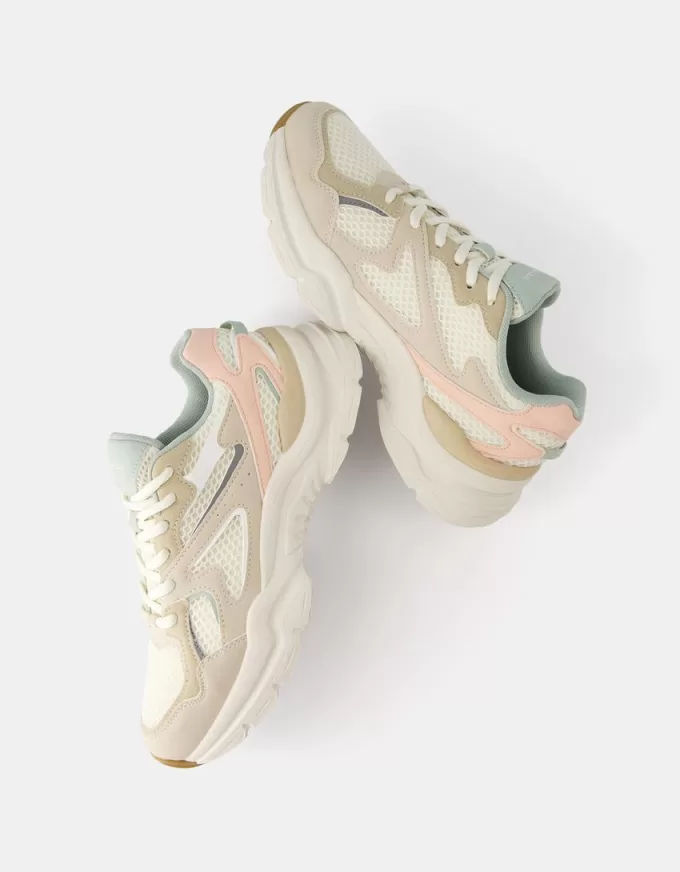 Sneakers a contrasto con dettaglio in mesh