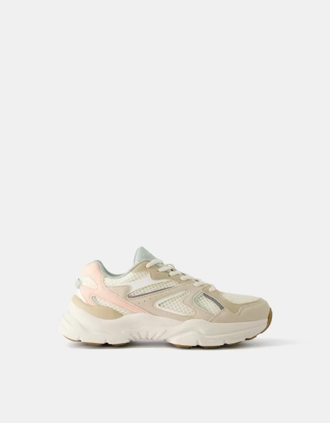 Sneakers a contrasto con dettaglio in mesh