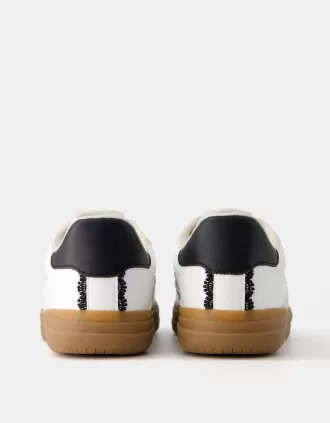 Sneakers retrò con dettaglio in pizzo