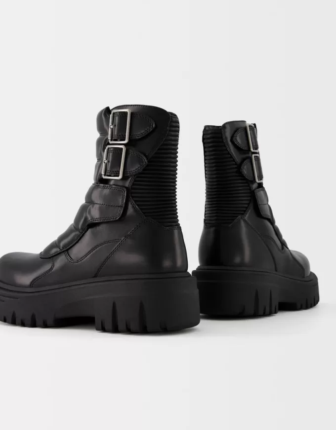 Stivaletti con plateau e fibbie