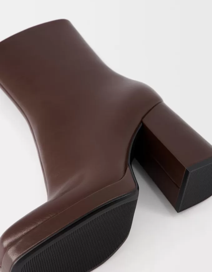 Stivaletti con plateau e tacco alto