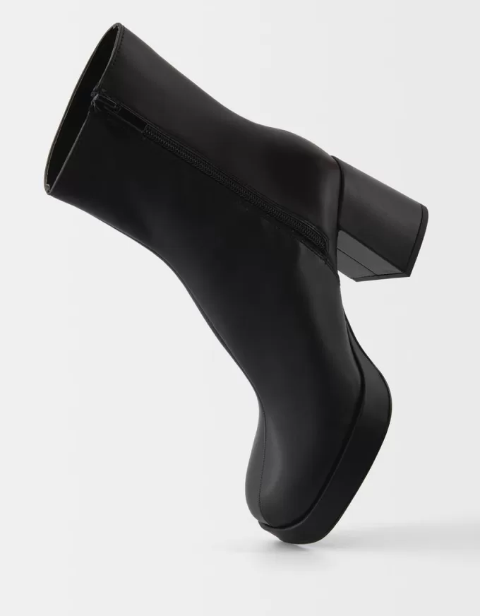 Stivaletti con plateau e tacco largo