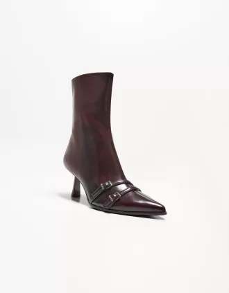 Stivaletti con tacco gattino e fibbie