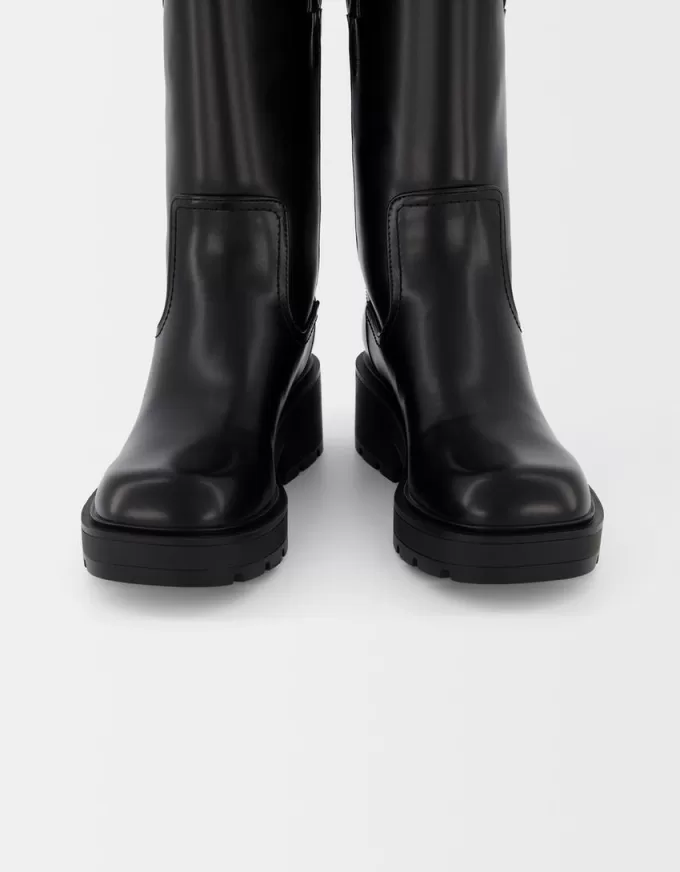 Stivaletti piatti a metà polpaccio con suola track