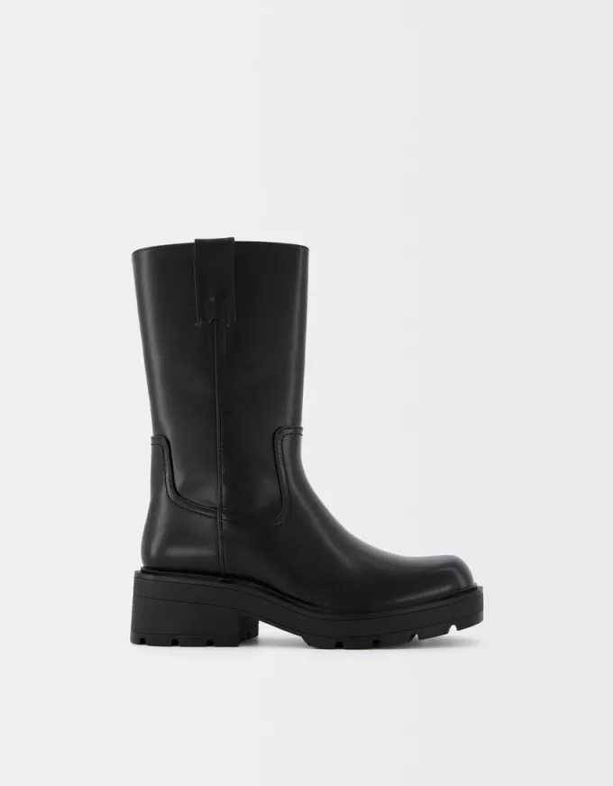 Stivaletti piatti a metà polpaccio con suola track