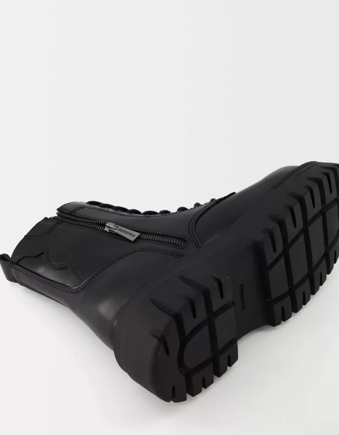 Stivaletti stringati con plateau