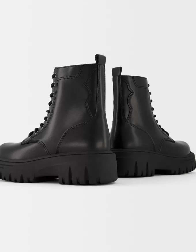 Stivaletti stringati con plateau