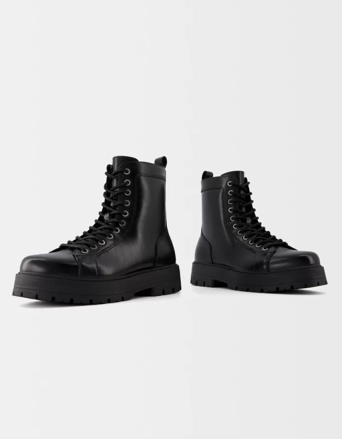 Stivaletti stringati con suola track