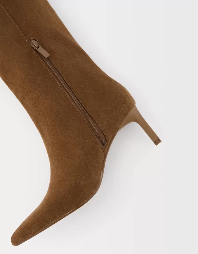 Stivali con tacco a gattino