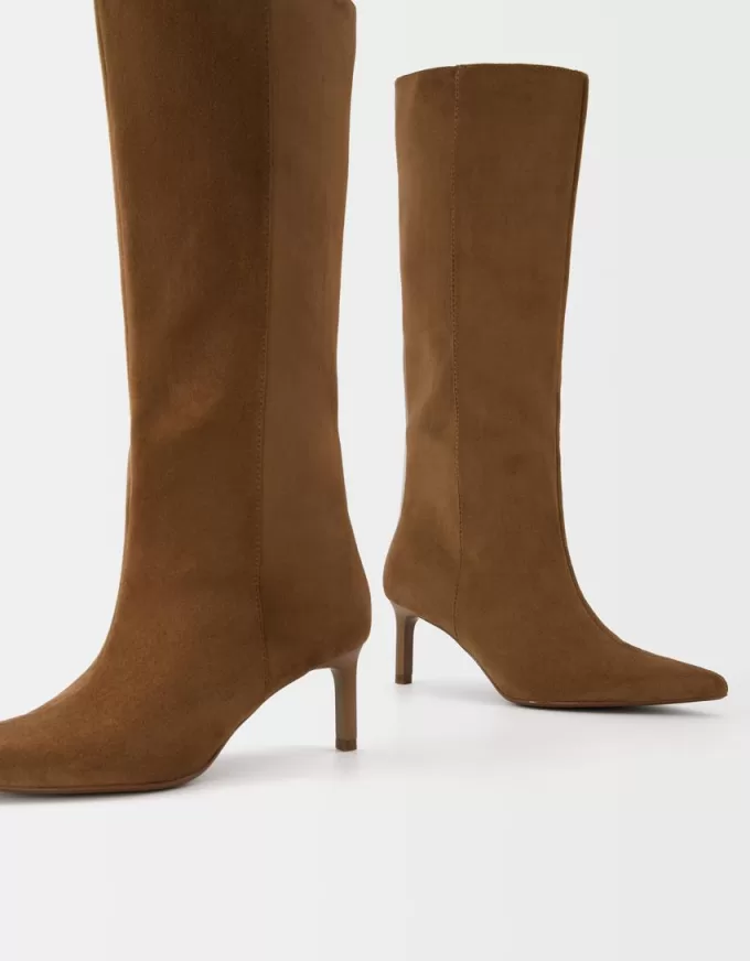 Stivali con tacco a gattino