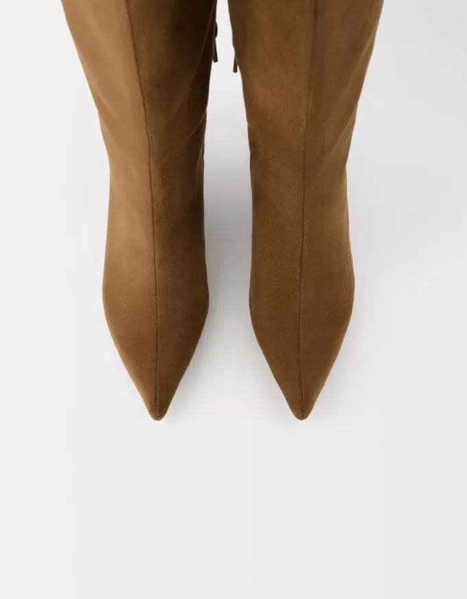 Stivali con tacco a gattino