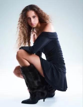 Stivali con tacco alto in pelliccia sintetica