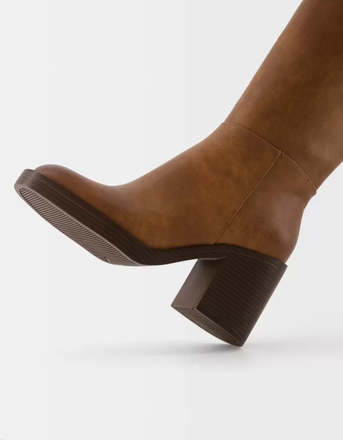 Stivali con tacco largo