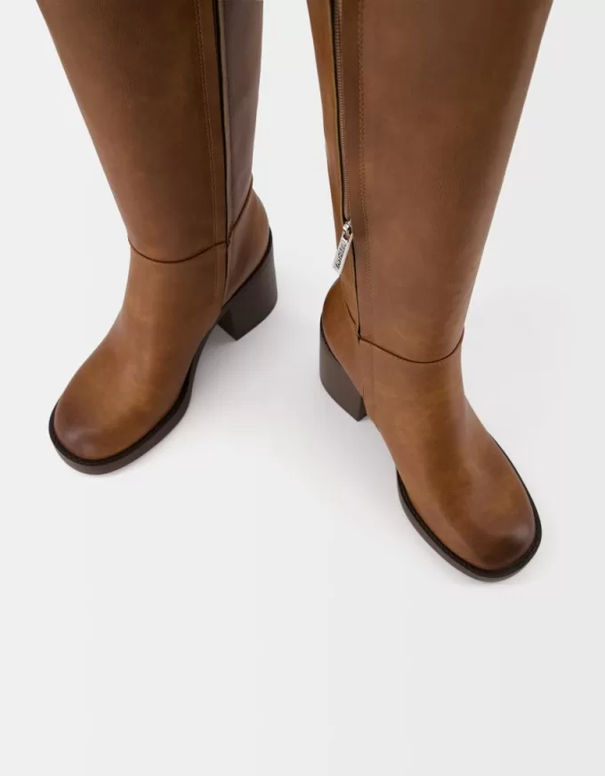 Stivali con tacco largo