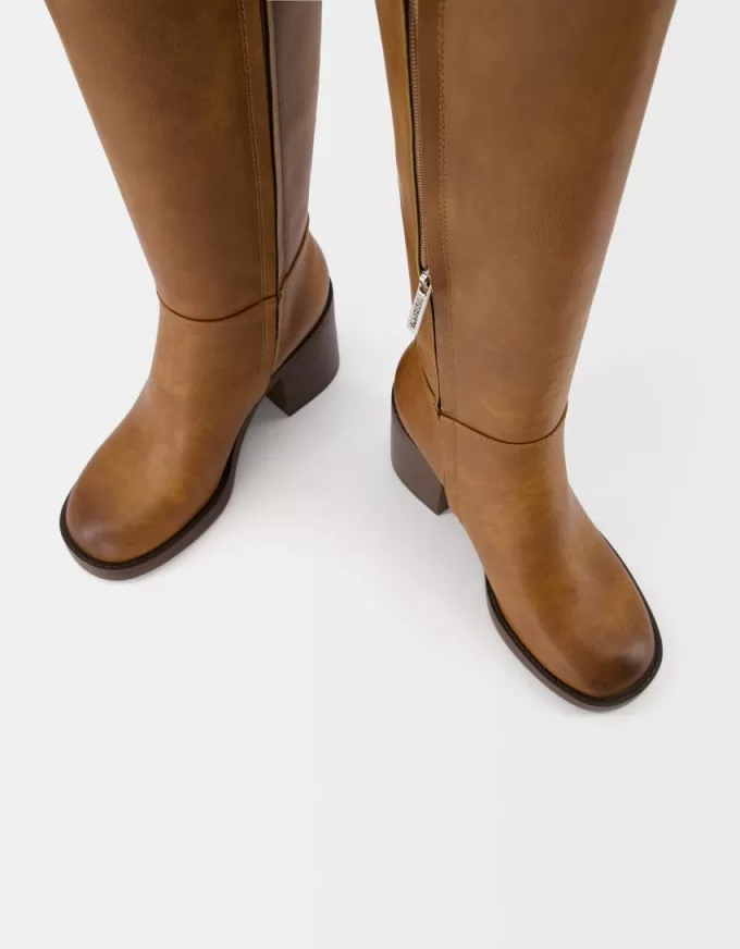 Stivali con tacco largo