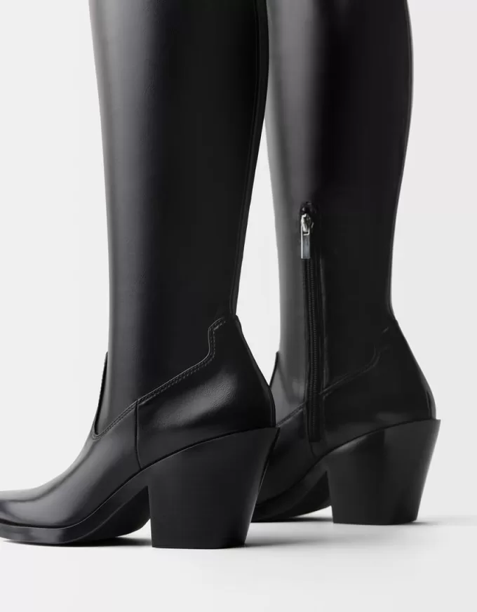 Stivali da cowboy con tacco alto fino al ginocchio