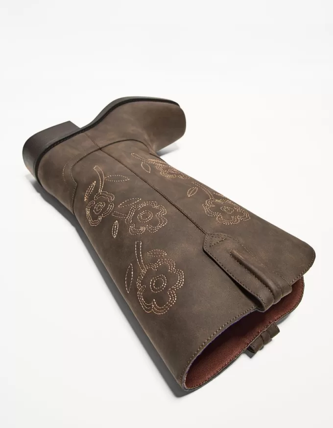 Stivali da cowboy piatti ricamati