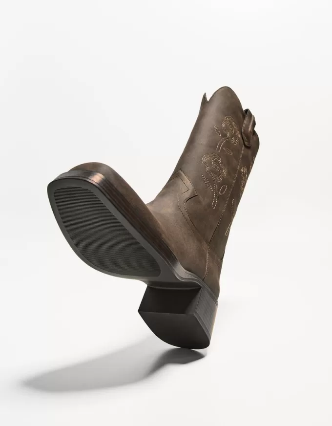 Stivali da cowboy piatti ricamati