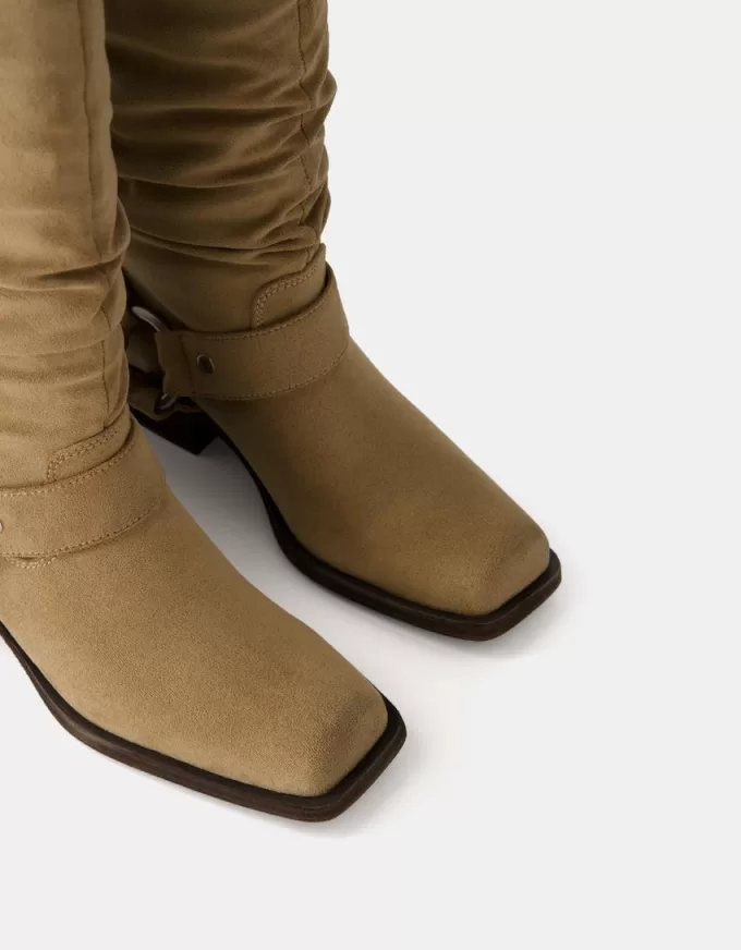 Stivali da motociclista piatti e morbidi