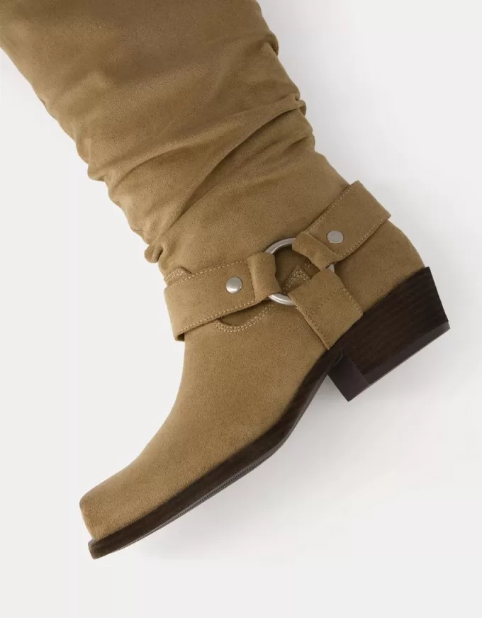 Stivali da motociclista piatti e morbidi