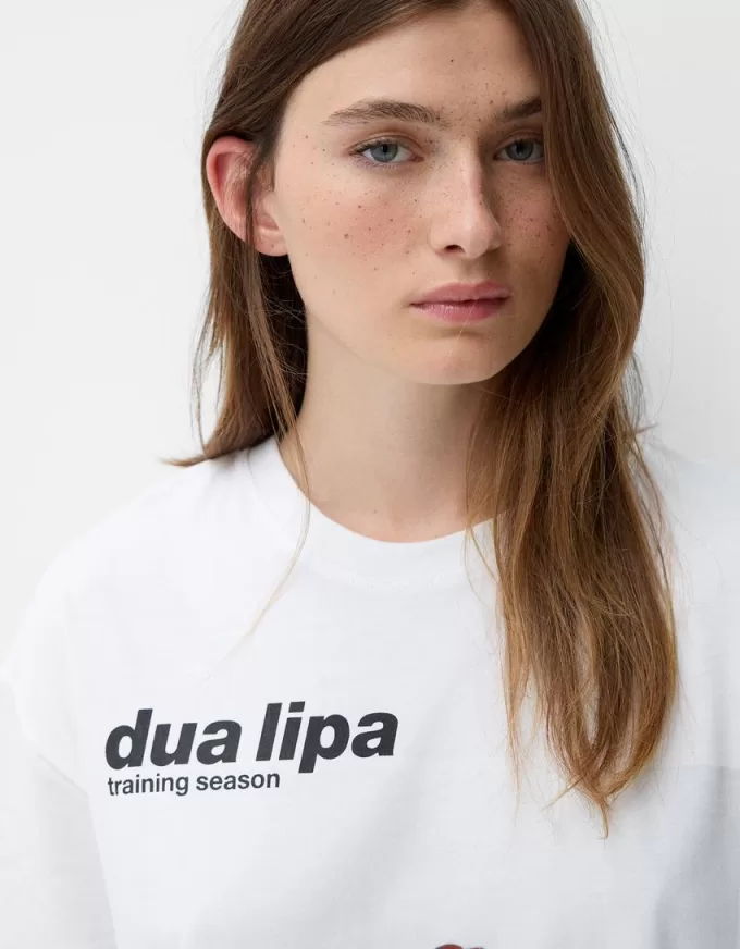 T-shirt Dua Lipa oversize a maniche corte