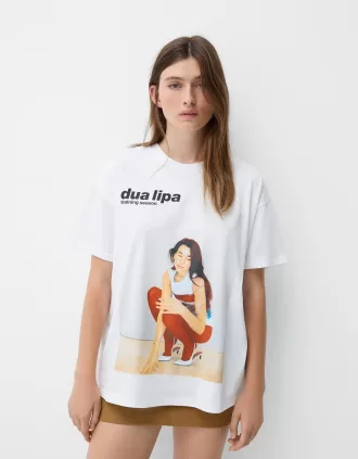 T-shirt Dua Lipa oversize a maniche corte