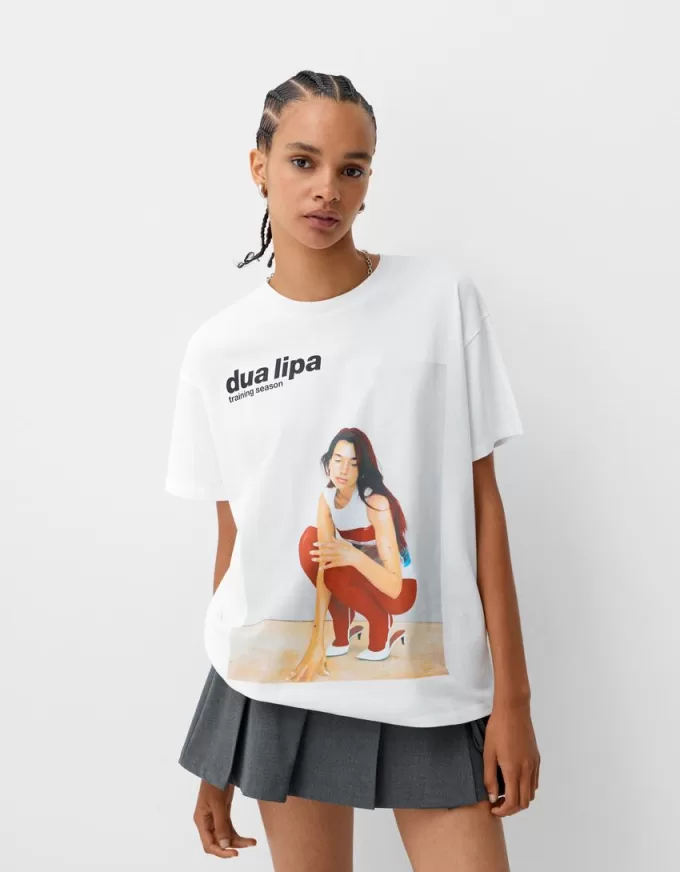 T-shirt Dua Lipa oversize a maniche corte