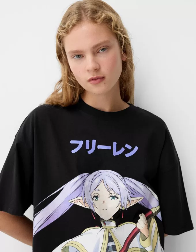 T-shirt Frieren oversize a maniche corte