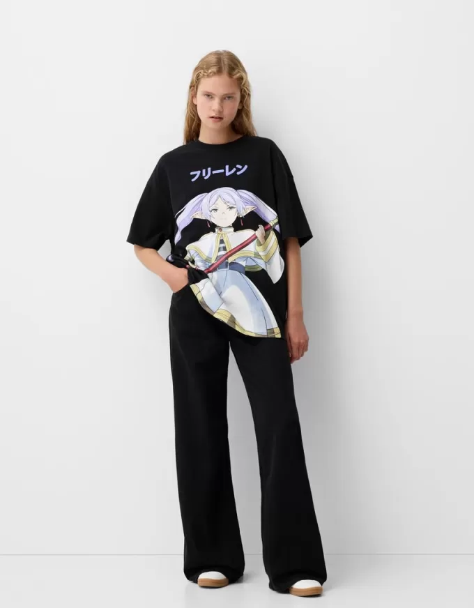 T-shirt Frieren oversize a maniche corte