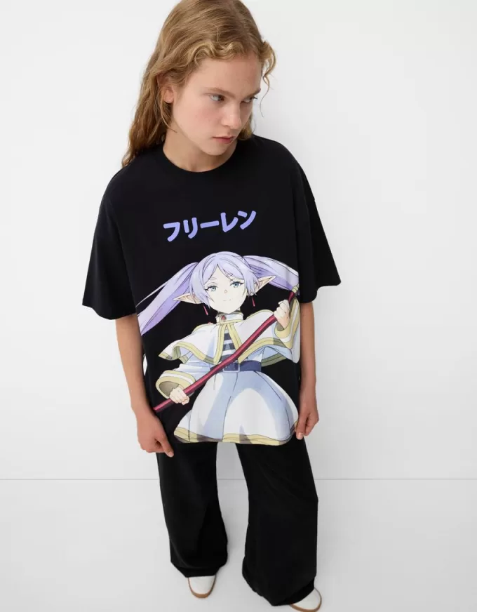 T-shirt Frieren oversize a maniche corte
