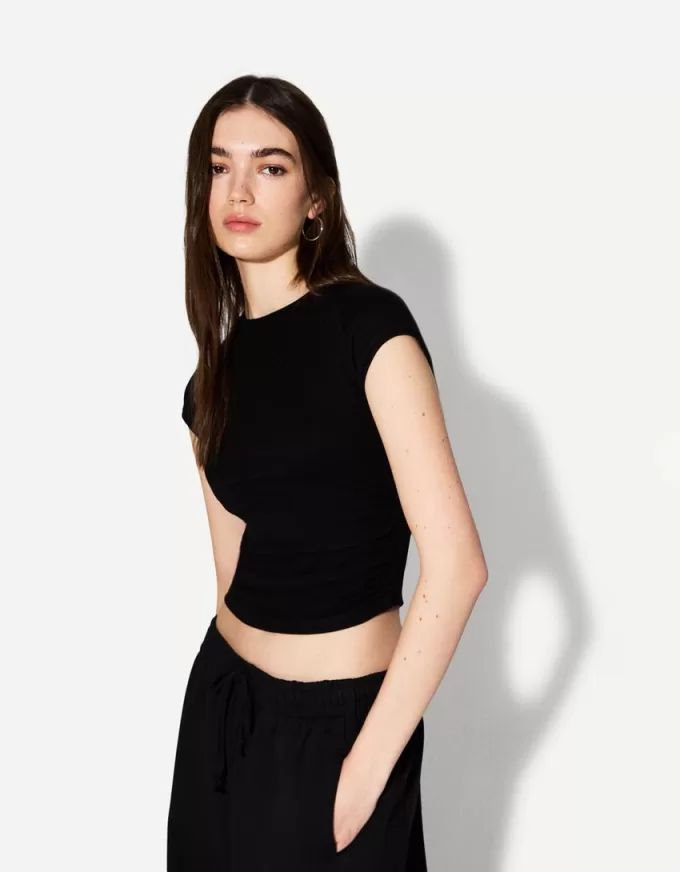 T-shirt a manica corta con arricciatura laterale